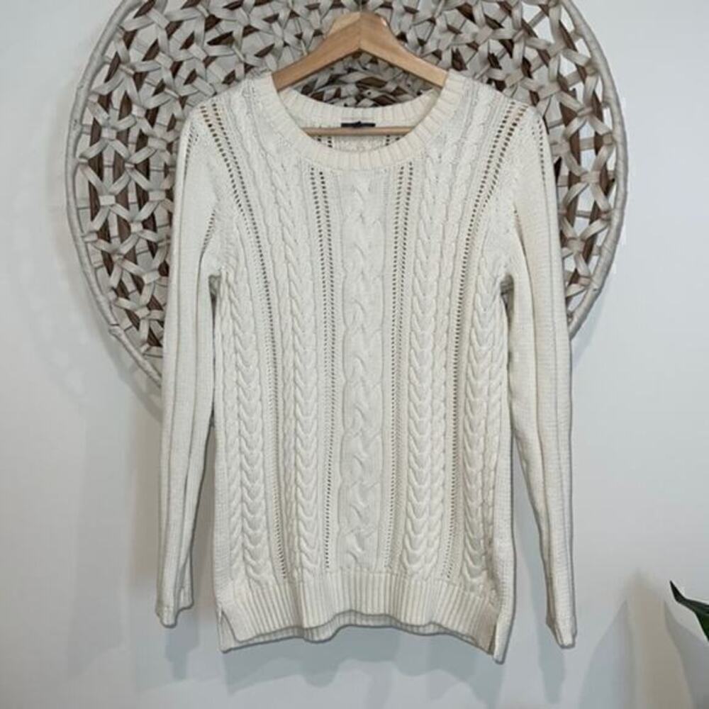 Talbots woman’s cream Cable knit long sleeve crewneck sweater size small